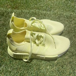 Women’s Adidas NMD R1 sneakers size 6.5